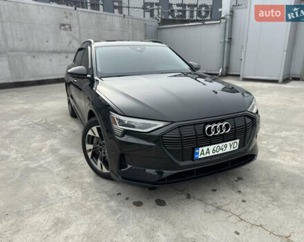 Чорний Ауді E-Tron, об'ємом двигуна 0 л та пробігом 155 тис. км за 30999 $, фото 24 на Automoto.ua