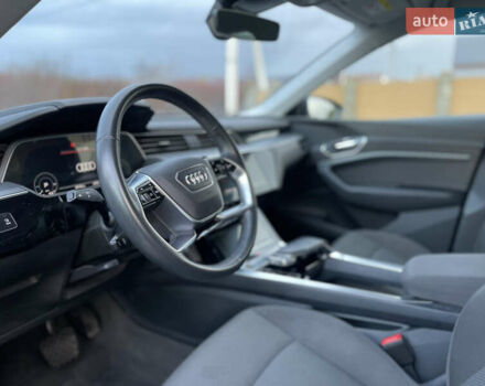 Чорний Ауді E-Tron, об'ємом двигуна 0 л та пробігом 78 тис. км за 26500 $, фото 41 на Automoto.ua