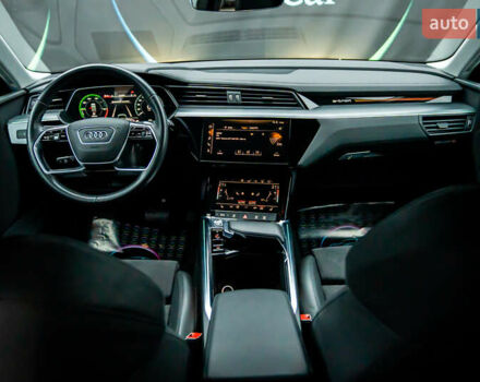 Чорний Ауді E-Tron, об'ємом двигуна 0 л та пробігом 75 тис. км за 29900 $, фото 67 на Automoto.ua