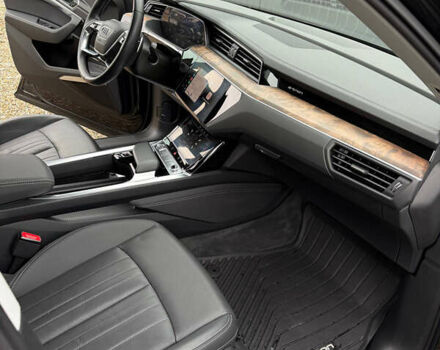 Черный Ауди E-Tron, объемом двигателя 0 л и пробегом 32 тыс. км за 35500 $, фото 19 на Automoto.ua