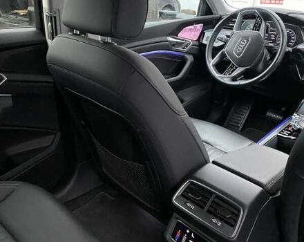 Черный Ауди E-Tron, объемом двигателя 0 л и пробегом 54 тыс. км за 32549 $, фото 7 на Automoto.ua