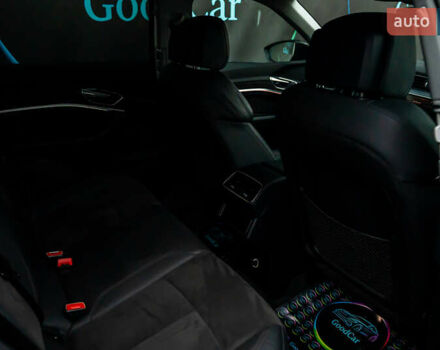 Чорний Ауді E-Tron, об'ємом двигуна 0 л та пробігом 75 тис. км за 29900 $, фото 48 на Automoto.ua