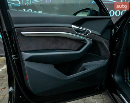 Чорний Ауді E-Tron, об'ємом двигуна 0 л та пробігом 75 тис. км за 29900 $, фото 55 на Automoto.ua