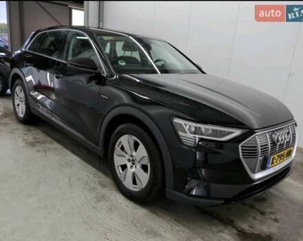 Чорний Ауді E-Tron, об'ємом двигуна 0 л та пробігом 175 тис. км за 22800 $, фото 5 на Automoto.ua