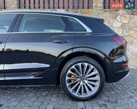 Чорний Ауді E-Tron, об'ємом двигуна 0 л та пробігом 253 тис. км за 24200 $, фото 8 на Automoto.ua