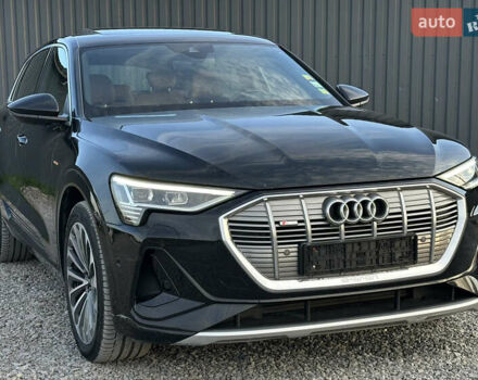 Чорний Ауді E-Tron, об'ємом двигуна 0 л та пробігом 75 тис. км за 31499 $, фото 3 на Automoto.ua