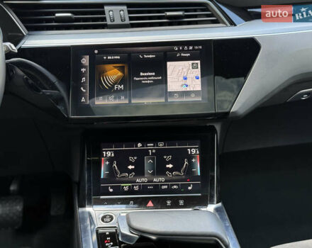 Чорний Ауді E-Tron, об'ємом двигуна 0 л та пробігом 103 тис. км за 29999 $, фото 41 на Automoto.ua