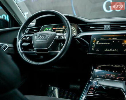 Чорний Ауді E-Tron, об'ємом двигуна 0 л та пробігом 75 тис. км за 29900 $, фото 65 на Automoto.ua