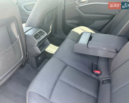 Чорний Ауді E-Tron, об'ємом двигуна 0 л та пробігом 130 тис. км за 23990 $, фото 13 на Automoto.ua