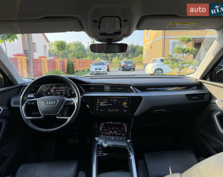 Чорний Ауді E-Tron, об'ємом двигуна 0 л та пробігом 117 тис. км за 33000 $, фото 10 на Automoto.ua