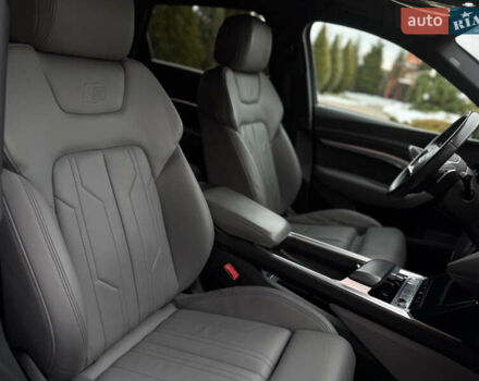 Чорний Ауді E-Tron, об'ємом двигуна 0 л та пробігом 51 тис. км за 31499 $, фото 55 на Automoto.ua