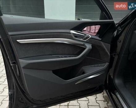 Черный Ауди E-Tron, объемом двигателя 0 л и пробегом 105 тыс. км за 35990 $, фото 24 на Automoto.ua