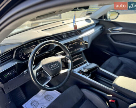 Черный Ауди E-Tron, объемом двигателя 0 л и пробегом 126 тыс. км за 27500 $, фото 10 на Automoto.ua