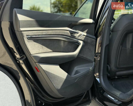 Чорний Ауді E-Tron, об'ємом двигуна 0 л та пробігом 103 тис. км за 29999 $, фото 34 на Automoto.ua