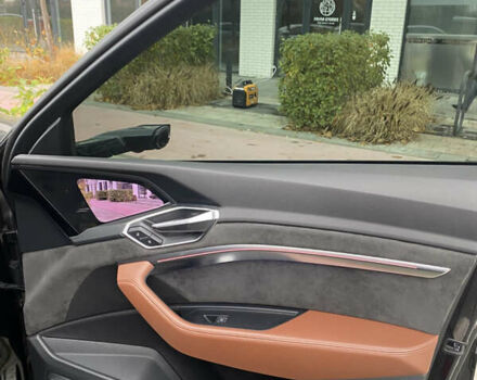 Черный Ауди E-Tron, объемом двигателя 0 л и пробегом 146 тыс. км за 31900 $, фото 21 на Automoto.ua