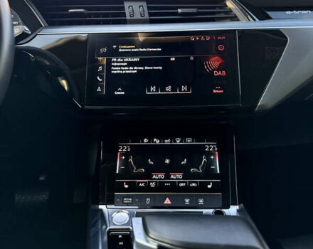 Чорний Ауді E-Tron, об'ємом двигуна 0 л та пробігом 117 тис. км за 33000 $, фото 9 на Automoto.ua