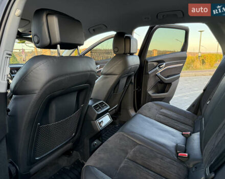 Чорний Ауді E-Tron, об'ємом двигуна 0 л та пробігом 150 тис. км за 26999 $, фото 80 на Automoto.ua