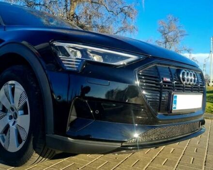Чорний Ауді E-Tron, об'ємом двигуна 0 л та пробігом 33 тис. км за 28500 $, фото 4 на Automoto.ua