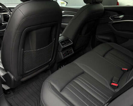 Черный Ауди E-Tron, объемом двигателя 0 л и пробегом 32 тыс. км за 35500 $, фото 21 на Automoto.ua