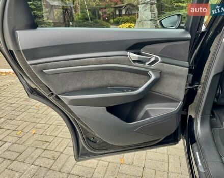 Черный Ауди E-Tron, объемом двигателя 0 л и пробегом 159 тыс. км за 24000 $, фото 122 на Automoto.ua