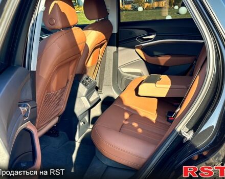 Чорний Ауді E-Tron, об'ємом двигуна 0 л та пробігом 180 тис. км за 24900 $, фото 7 на Automoto.ua