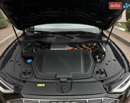 Чорний Ауді E-Tron, об'ємом двигуна 0 л та пробігом 51 тис. км за 31499 $, фото 57 на Automoto.ua