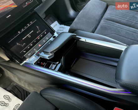 Чорний Ауді E-Tron, об'ємом двигуна 0 л та пробігом 150 тис. км за 26999 $, фото 74 на Automoto.ua