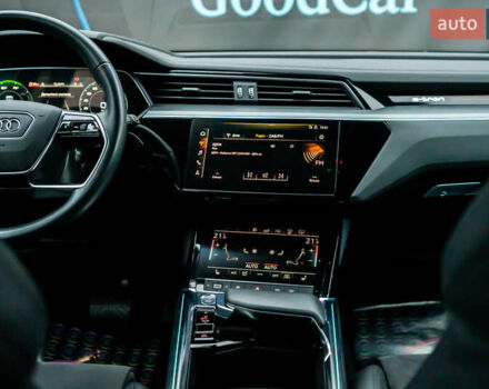 Чорний Ауді E-Tron, об'ємом двигуна 0 л та пробігом 75 тис. км за 29900 $, фото 66 на Automoto.ua