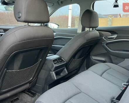 Чорний Ауді E-Tron, об'ємом двигуна 0 л та пробігом 78 тис. км за 26500 $, фото 46 на Automoto.ua