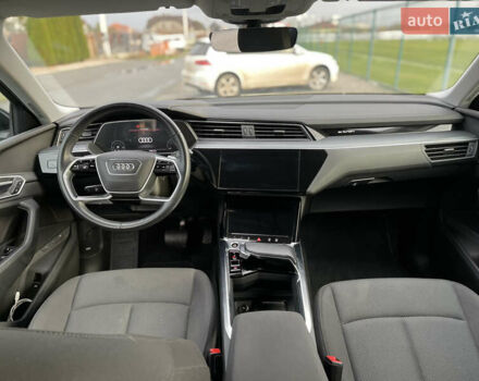 Чорний Ауді E-Tron, об'ємом двигуна 0 л та пробігом 78 тис. км за 26500 $, фото 24 на Automoto.ua