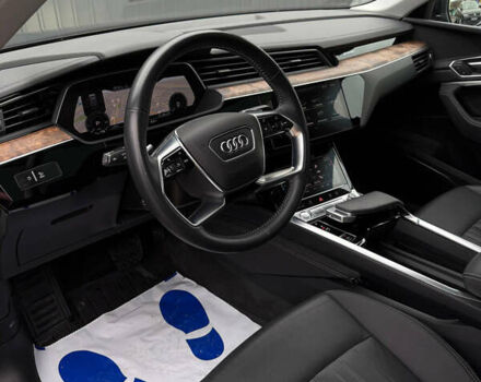 Черный Ауди E-Tron, объемом двигателя 0 л и пробегом 32 тыс. км за 35500 $, фото 18 на Automoto.ua