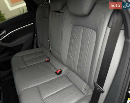 Чорний Ауді E-Tron, об'ємом двигуна 0 л та пробігом 51 тис. км за 31499 $, фото 48 на Automoto.ua