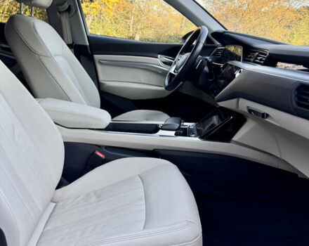 Чорний Ауді E-Tron, об'ємом двигуна 0 л та пробігом 72 тис. км за 29900 $, фото 15 на Automoto.ua