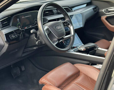 Чорний Ауді E-Tron, об'ємом двигуна 0 л та пробігом 75 тис. км за 31499 $, фото 14 на Automoto.ua