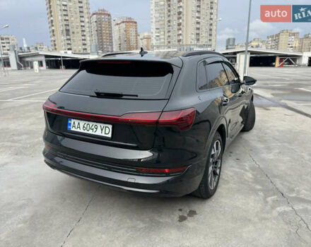 Чорний Ауді E-Tron, об'ємом двигуна 0 л та пробігом 155 тис. км за 30999 $, фото 14 на Automoto.ua