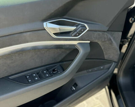 Чорний Ауді E-Tron, об'ємом двигуна 0 л та пробігом 120 тис. км за 27800 $, фото 12 на Automoto.ua