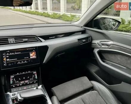 Черный Ауди E-Tron, объемом двигателя 0 л и пробегом 59 тыс. км за 33500 $, фото 26 на Automoto.ua