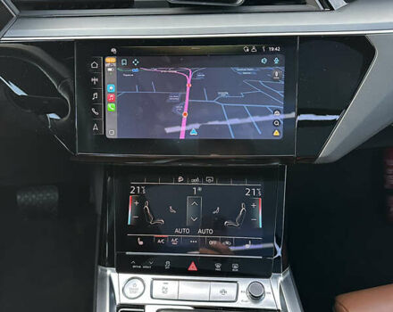 Чорний Ауді E-Tron, об'ємом двигуна 0 л та пробігом 75 тис. км за 31499 $, фото 12 на Automoto.ua