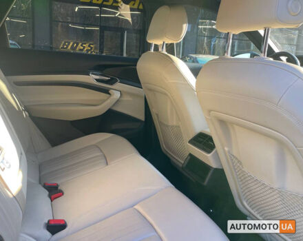 Черный Ауди E-Tron, объемом двигателя 95 л и пробегом 148 тыс. км за 34000 $, фото 12 на Automoto.ua