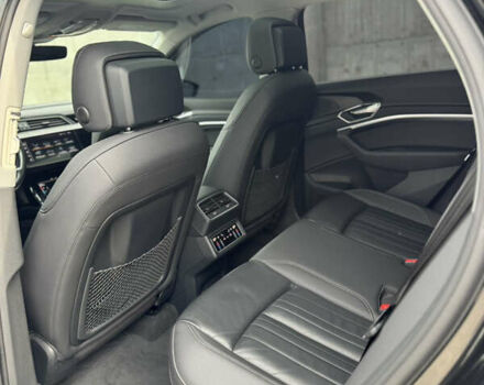 Чорний Ауді E-Tron, об'ємом двигуна 0 л та пробігом 155 тис. км за 30999 $, фото 38 на Automoto.ua