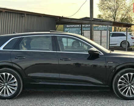 Чорний Ауді E-Tron, об'ємом двигуна 0 л та пробігом 75 тис. км за 31499 $, фото 4 на Automoto.ua