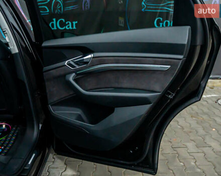 Чорний Ауді E-Tron, об'ємом двигуна 0 л та пробігом 75 тис. км за 29900 $, фото 59 на Automoto.ua