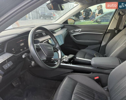Чорний Ауді E-Tron, об'ємом двигуна 0 л та пробігом 99 тис. км за 33500 $, фото 8 на Automoto.ua