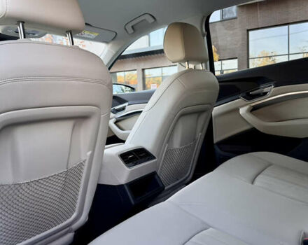 Чорний Ауді E-Tron, об'ємом двигуна 0 л та пробігом 72 тис. км за 29900 $, фото 13 на Automoto.ua