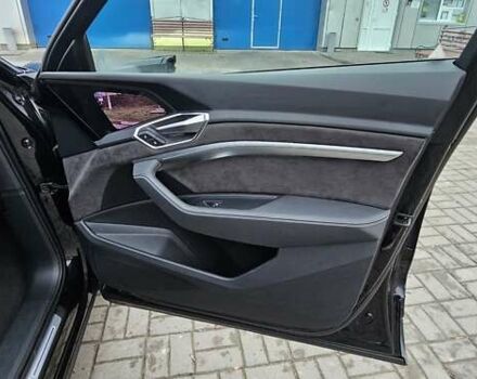 Чорний Ауді E-Tron, об'ємом двигуна 0 л та пробігом 120 тис. км за 33500 $, фото 88 на Automoto.ua