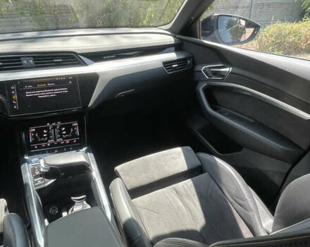 Чорний Ауді E-Tron, об'ємом двигуна 0 л та пробігом 128 тис. км за 31500 $, фото 19 на Automoto.ua