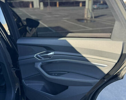 Чорний Ауді E-Tron, об'ємом двигуна 0 л та пробігом 155 тис. км за 29499 $, фото 30 на Automoto.ua