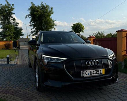 Чорний Ауді E-Tron, об'ємом двигуна 0 л та пробігом 117 тис. км за 33000 $, фото 6 на Automoto.ua