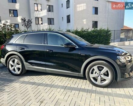 Черный Ауди E-Tron, объемом двигателя 0 л и пробегом 30 тыс. км за 41000 $, фото 1 на Automoto.ua