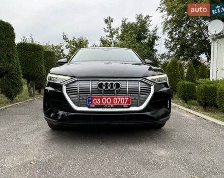 Чорний Ауді E-Tron, об'ємом двигуна 0 л та пробігом 190 тис. км за 23900 $, фото 2 на Automoto.ua